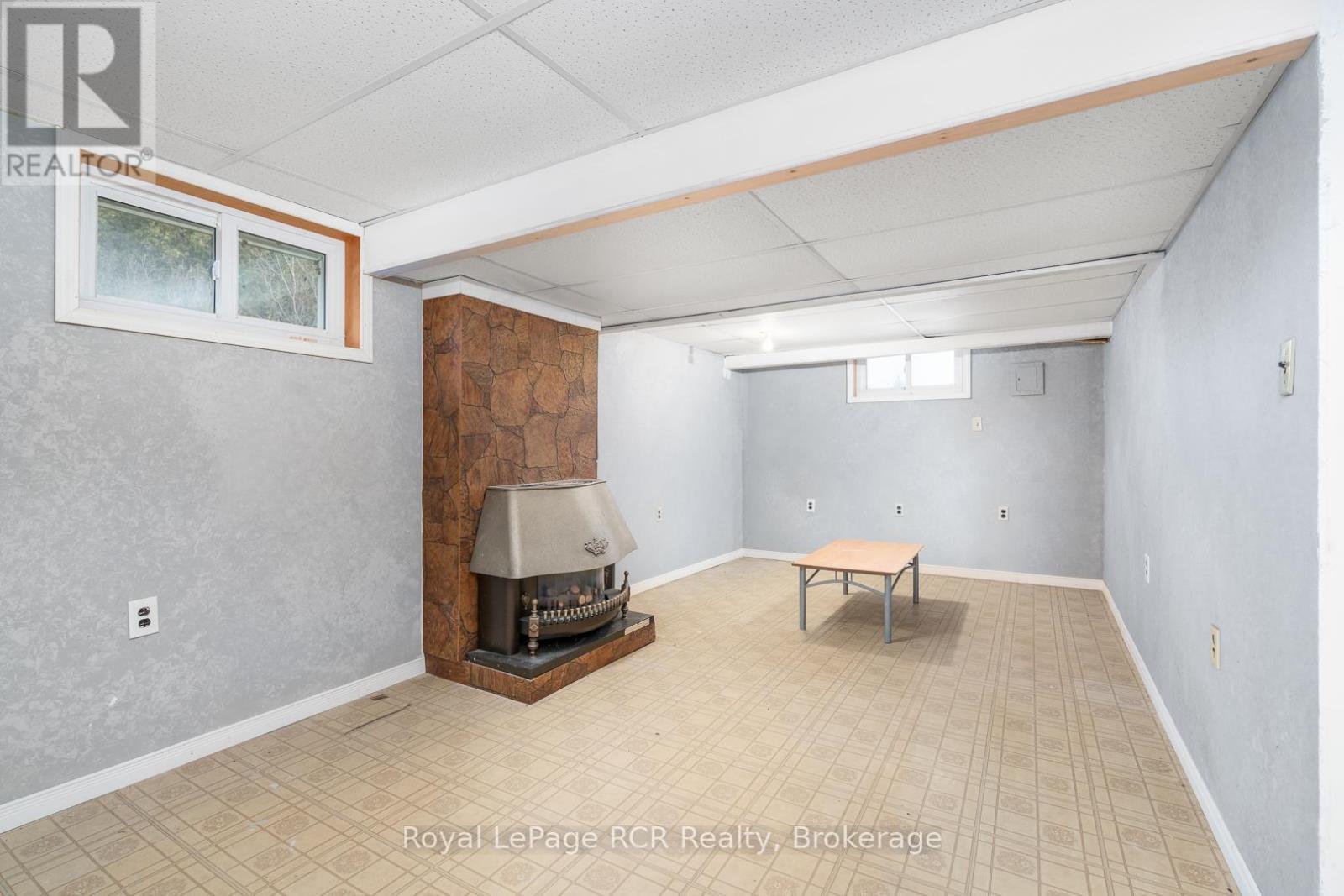 












313338 6 HIGHWAY

,
West Grey,




Ontario
N0G1R0

