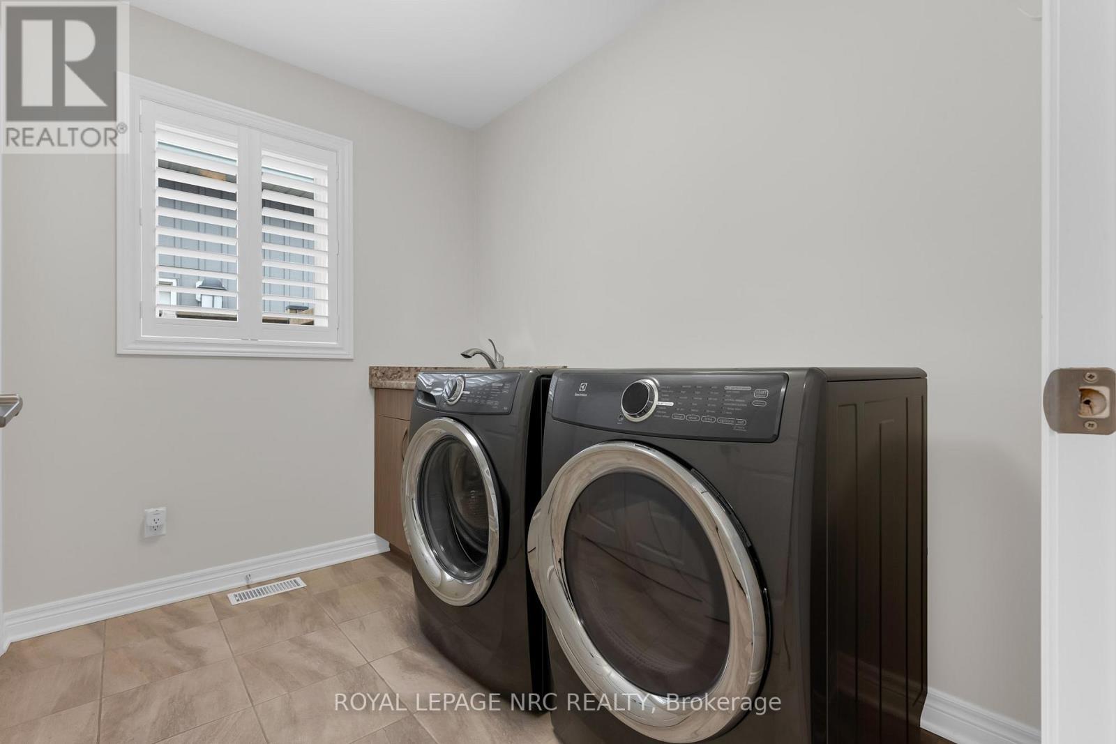 












25 MCFARLAND STREET

,
Thorold (Hurricane/Merrittville),




Ontario
L2V0E2

