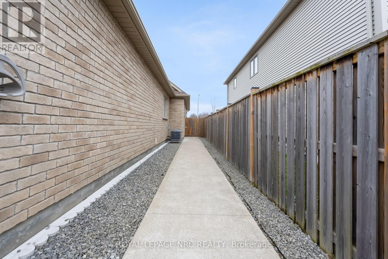 












25 MCFARLAND STREET

,
Thorold (Hurricane/Merrittville),




Ontario
L2V0E2

