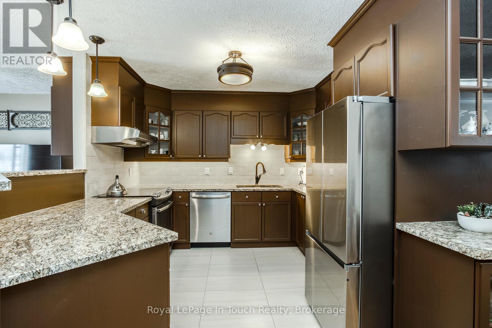 












2 - 90 BURKE STREET

,
Penetanguishene,




Ontario
L9M2H2

