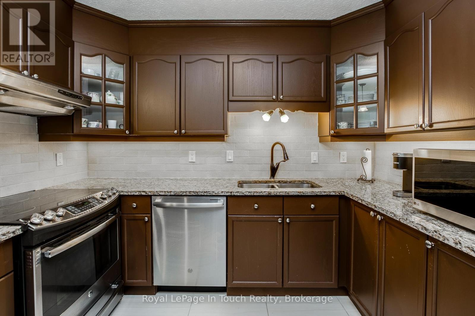 












2 - 90 BURKE STREET

,
Penetanguishene,




Ontario
L9M2H2

