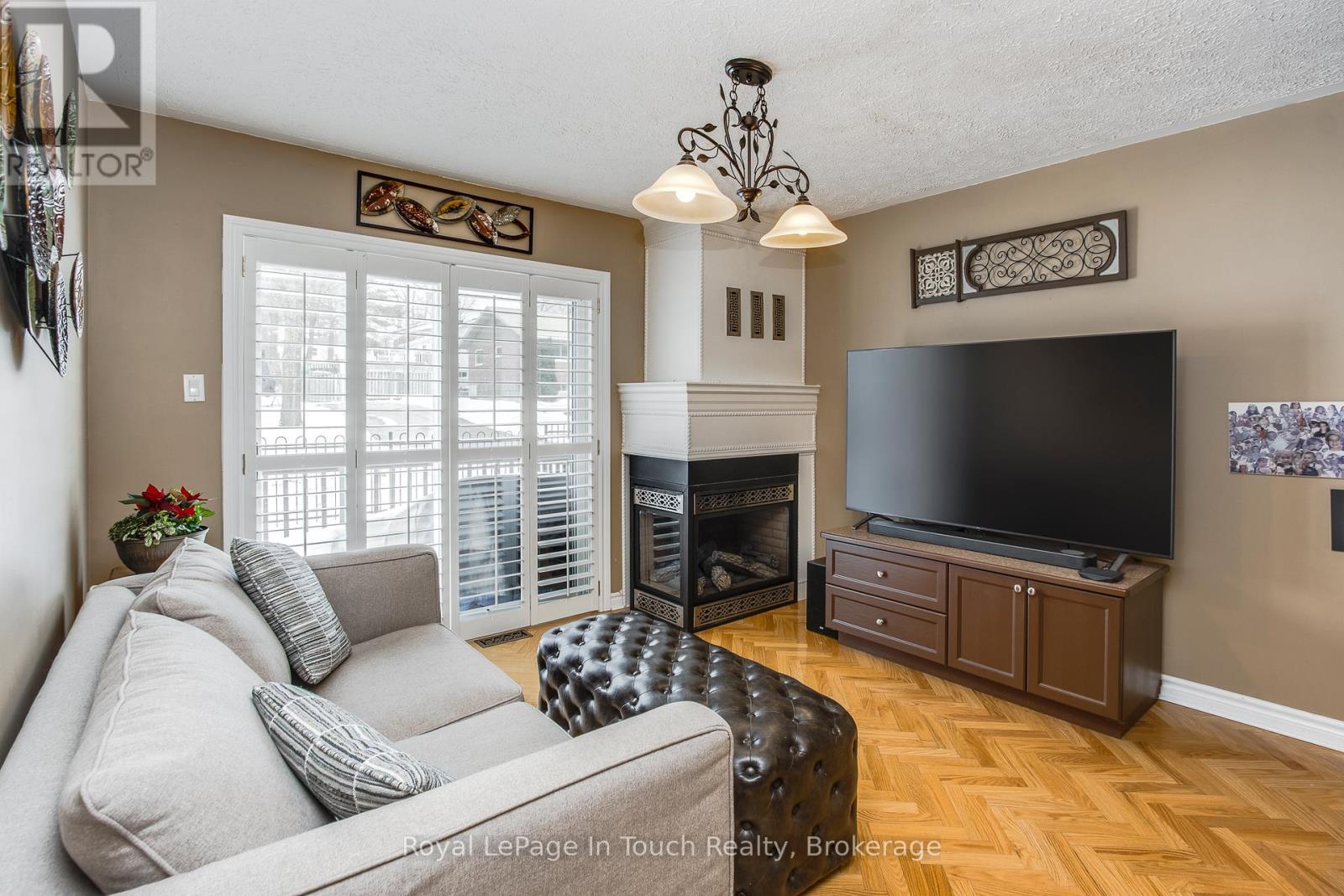 












2 - 90 BURKE STREET

,
Penetanguishene,




Ontario
L9M2H2

