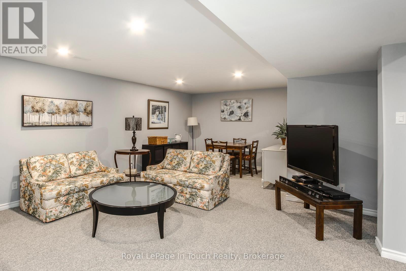 












2 - 90 BURKE STREET

,
Penetanguishene,




Ontario
L9M2H2

