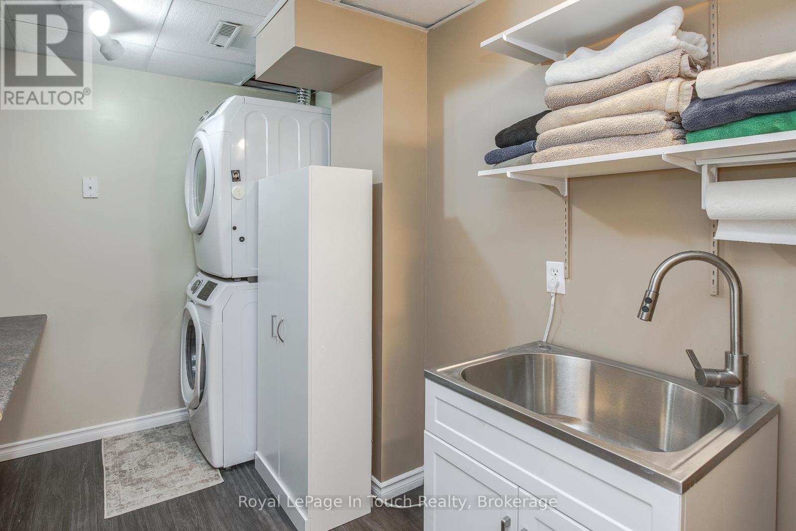 












2 - 90 BURKE STREET

,
Penetanguishene,




Ontario
L9M2H2

