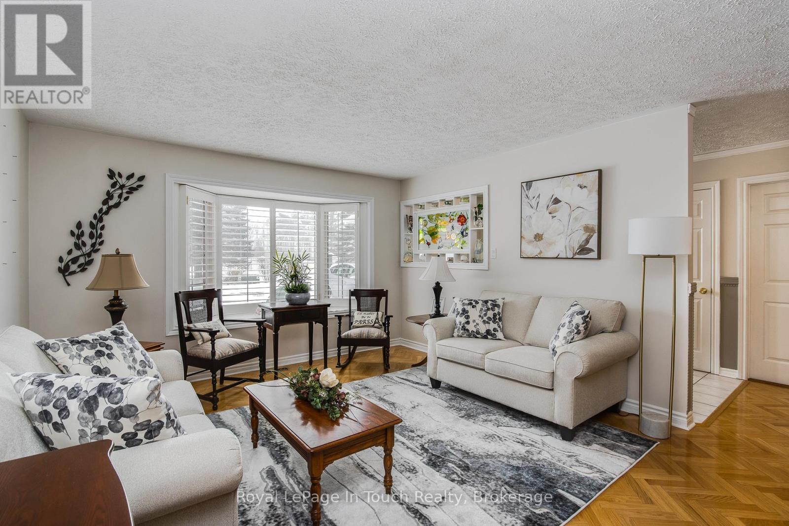 












2 - 90 BURKE STREET

,
Penetanguishene,




Ontario
L9M2H2

