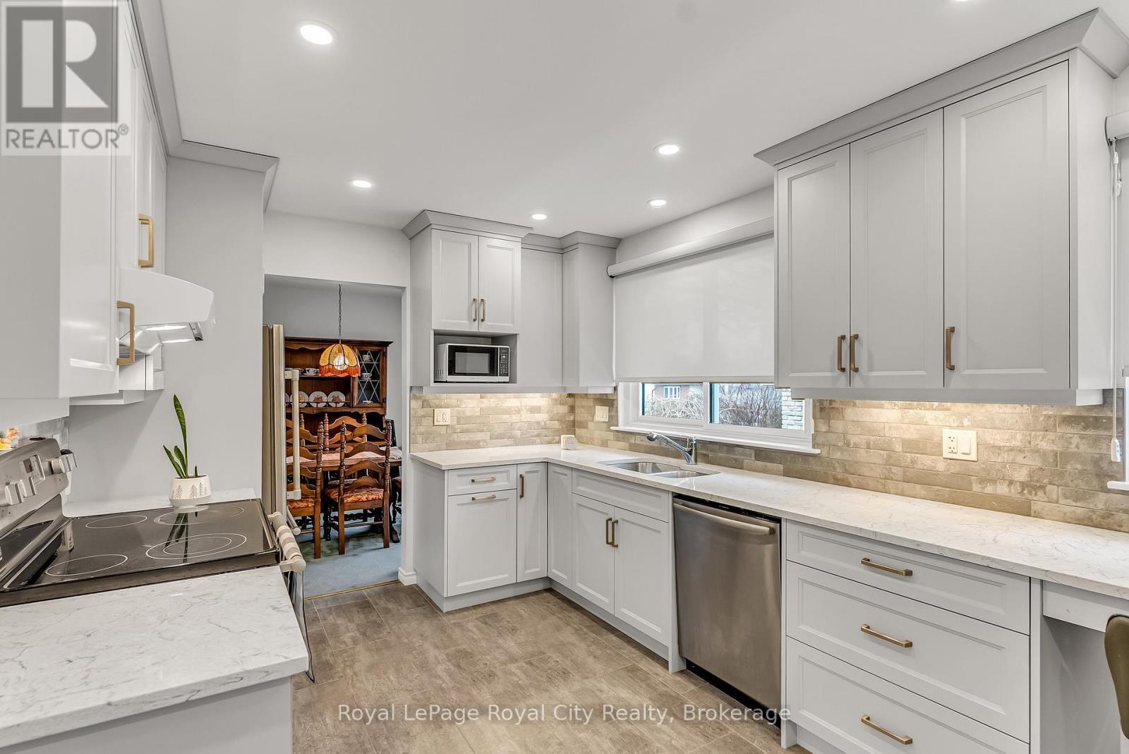












113 FIFE ROAD

,
Guelph (Willow West/Sugarbush/West Acres),




Ontario
N1H6X9

