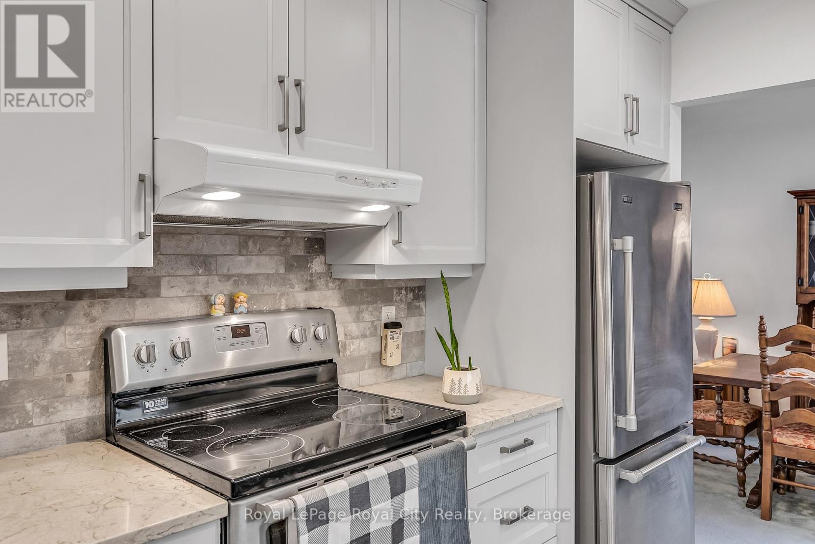 












113 FIFE ROAD

,
Guelph (Willow West/Sugarbush/West Acres),




Ontario
N1H6X9

