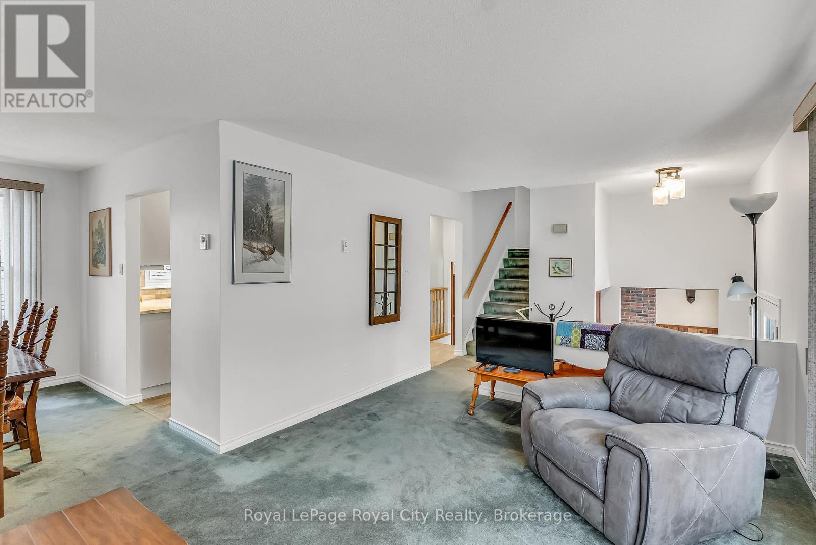 












113 FIFE ROAD

,
Guelph (Willow West/Sugarbush/West Acres),




Ontario
N1H6X9

