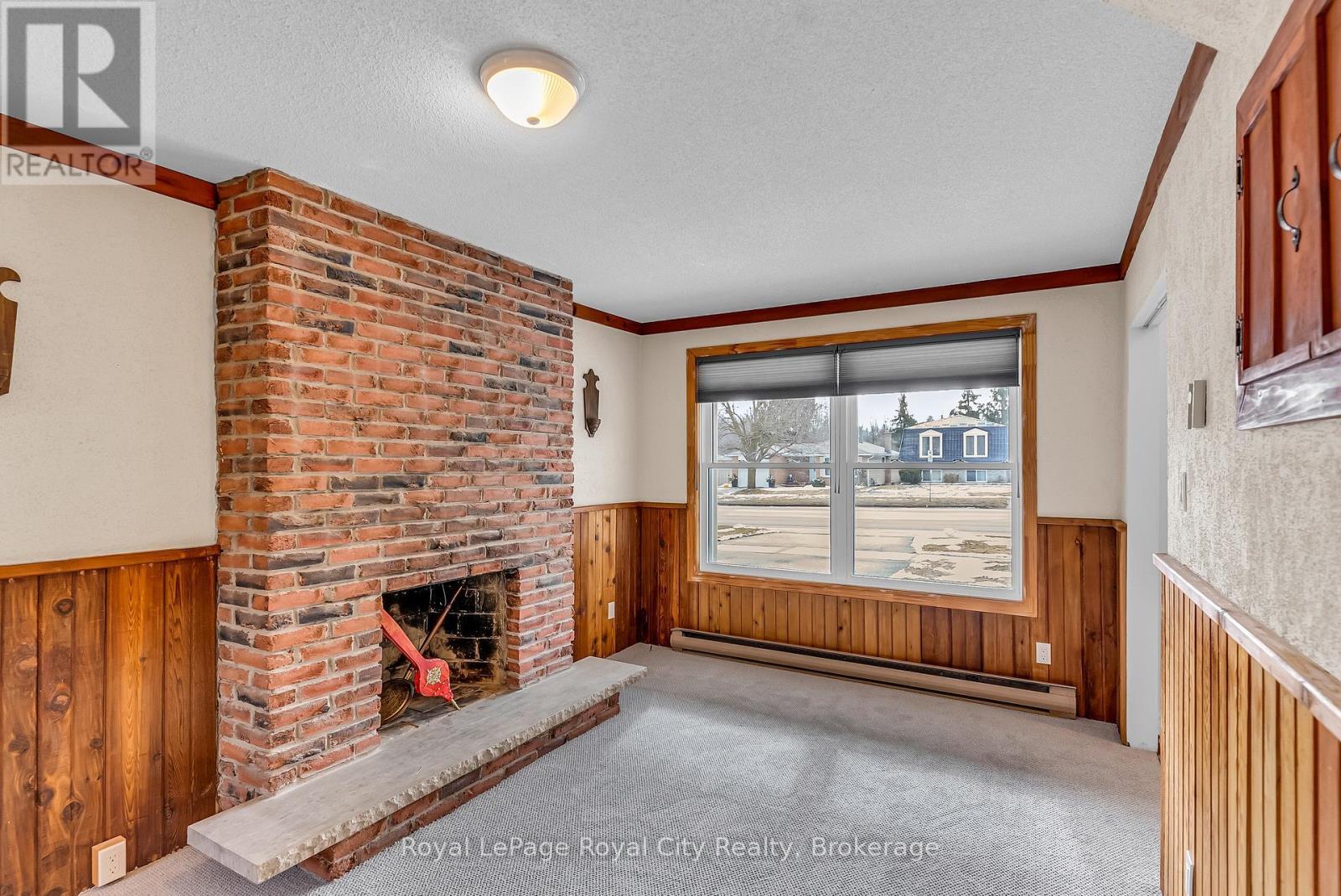 












113 FIFE ROAD

,
Guelph (Willow West/Sugarbush/West Acres),




Ontario
N1H6X9

