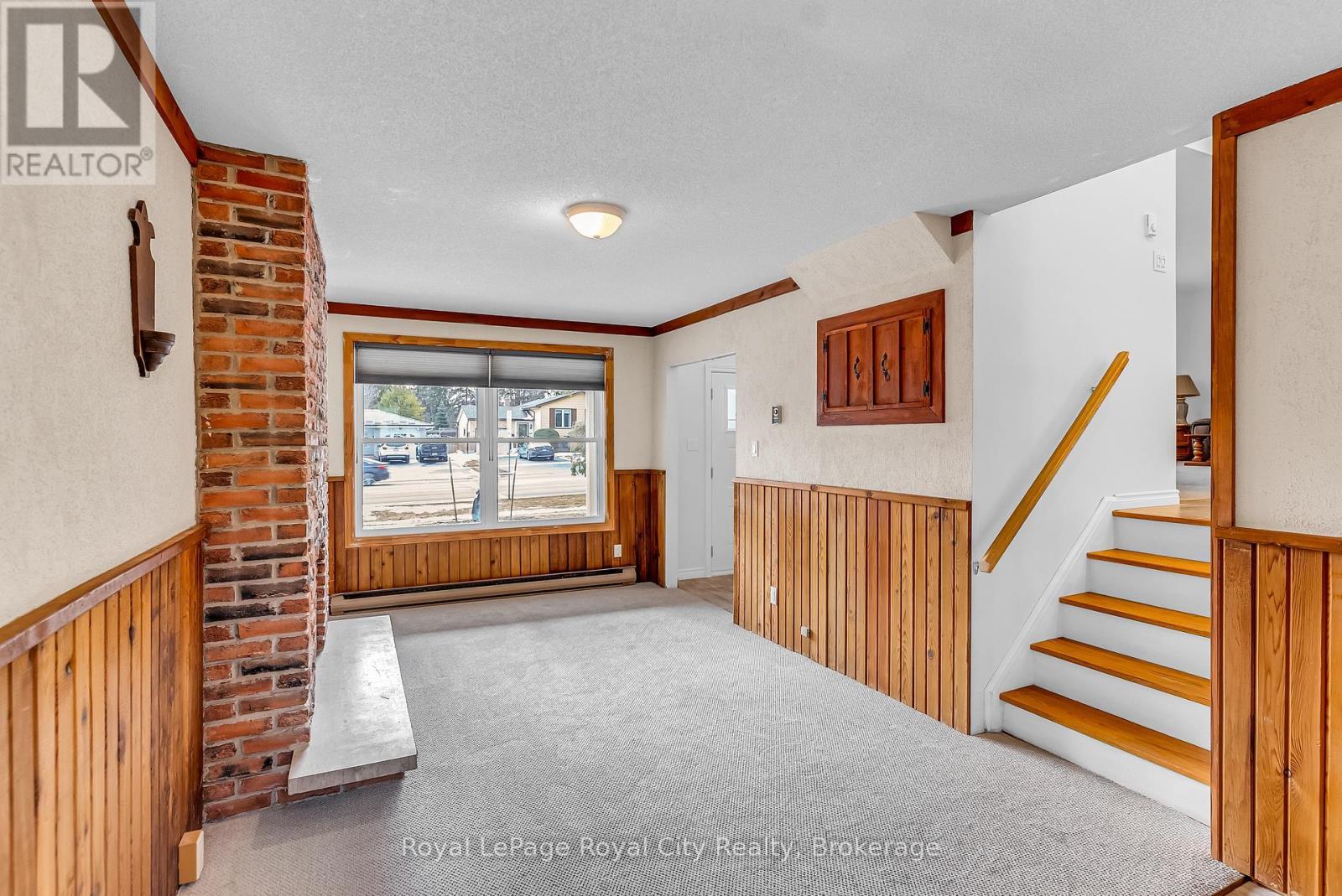 












113 FIFE ROAD

,
Guelph (Willow West/Sugarbush/West Acres),




Ontario
N1H6X9

