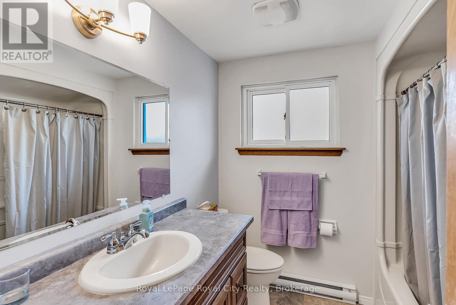 












113 FIFE ROAD

,
Guelph (Willow West/Sugarbush/West Acres),




Ontario
N1H6X9

