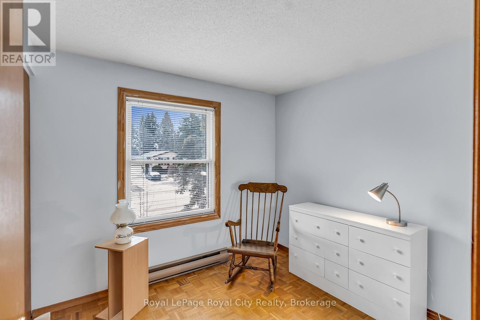 












113 FIFE ROAD

,
Guelph (Willow West/Sugarbush/West Acres),




Ontario
N1H6X9


