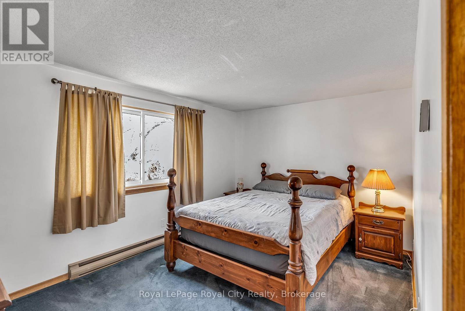 












113 FIFE ROAD

,
Guelph (Willow West/Sugarbush/West Acres),




Ontario
N1H6X9

