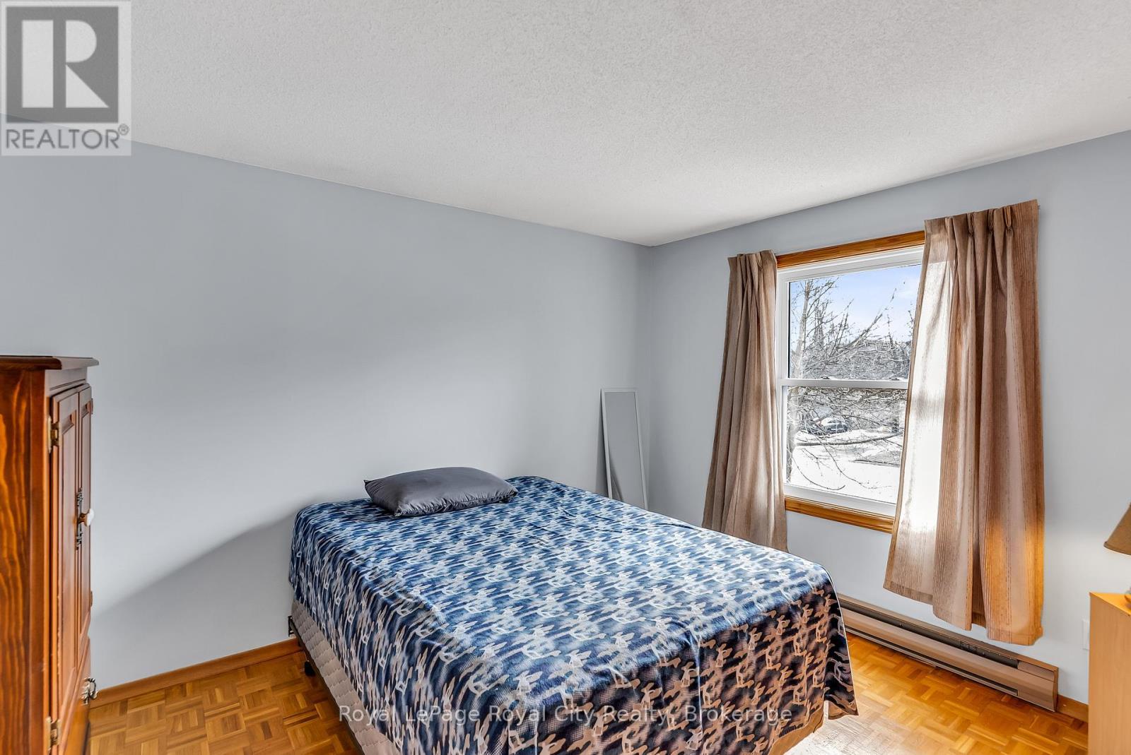 












113 FIFE ROAD

,
Guelph (Willow West/Sugarbush/West Acres),




Ontario
N1H6X9

