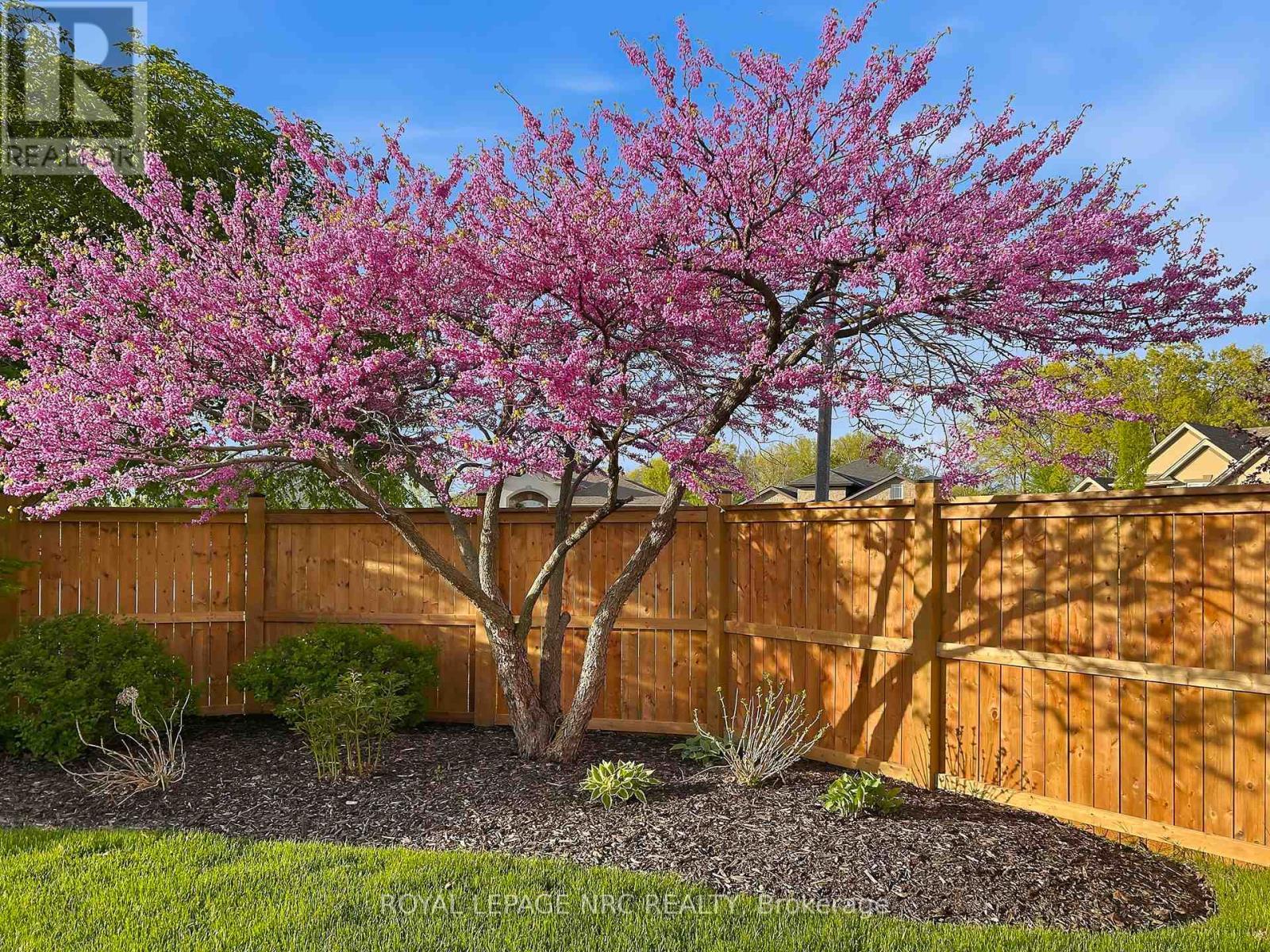 












165 COLBECK DRIVE

,
Welland (Coyle Creek),




Ontario
L3C7M1

