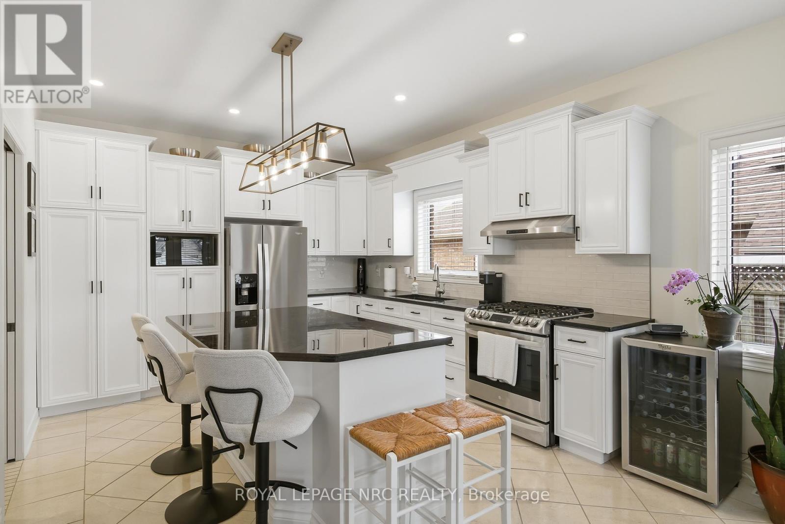 












165 COLBECK DRIVE

,
Welland (Coyle Creek),




Ontario
L3C7M1

