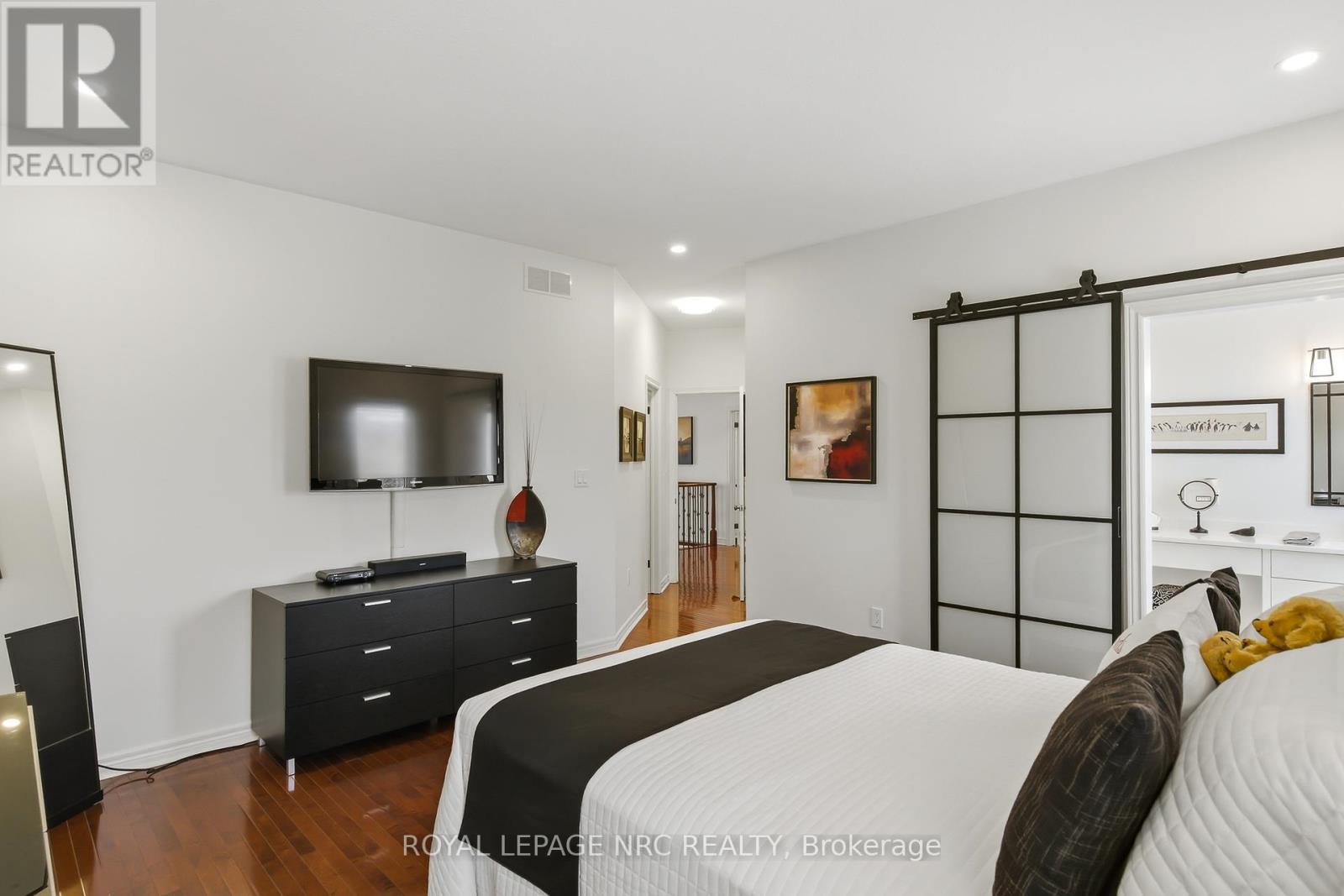 












165 COLBECK DRIVE

,
Welland (Coyle Creek),




Ontario
L3C7M1

