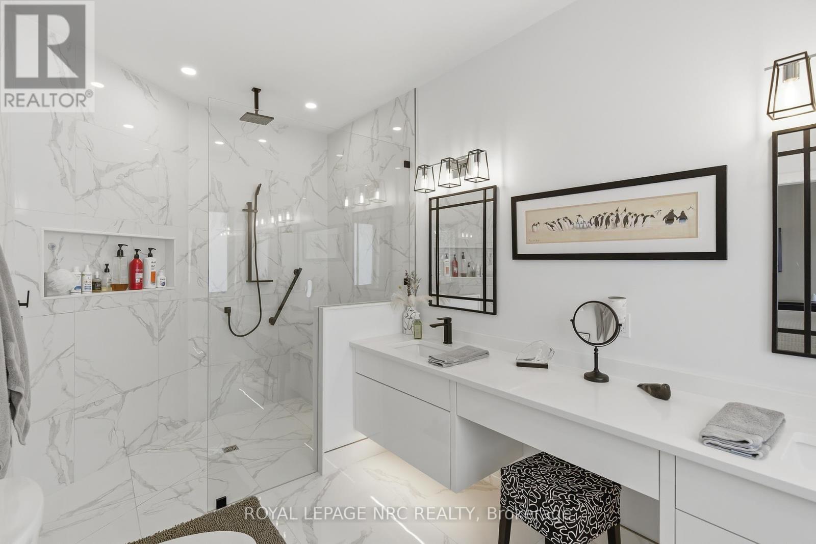 












165 COLBECK DRIVE

,
Welland (Coyle Creek),




Ontario
L3C7M1

