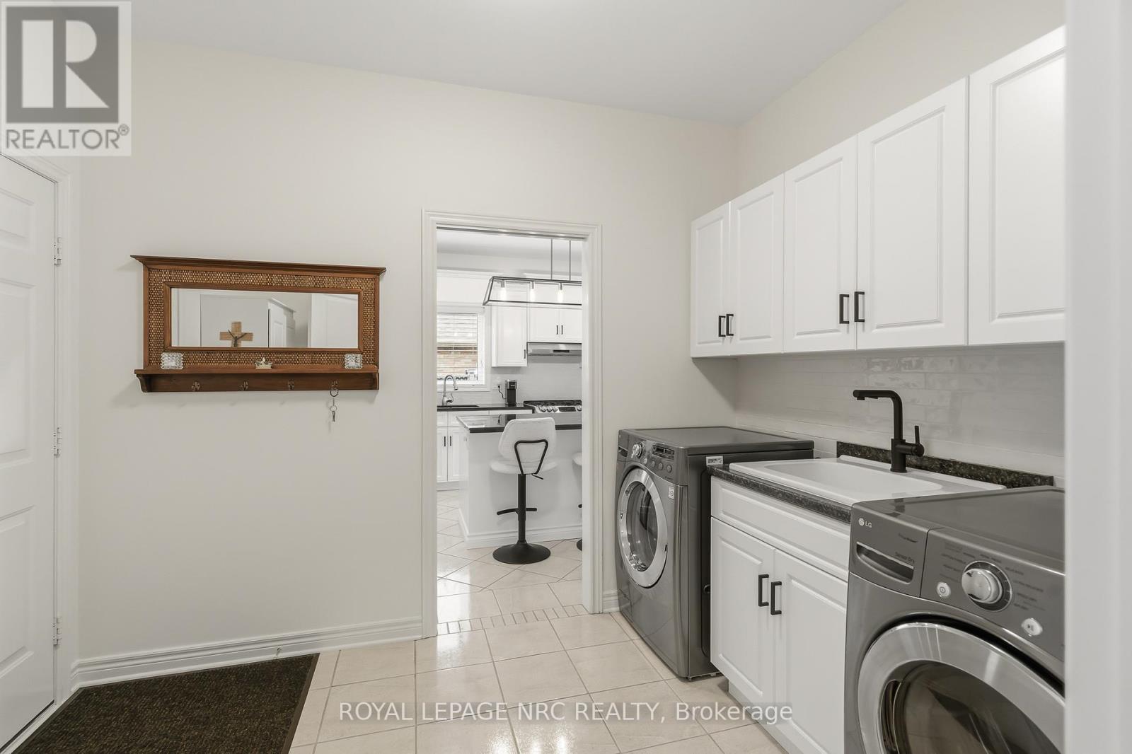 












165 COLBECK DRIVE

,
Welland (Coyle Creek),




Ontario
L3C7M1

