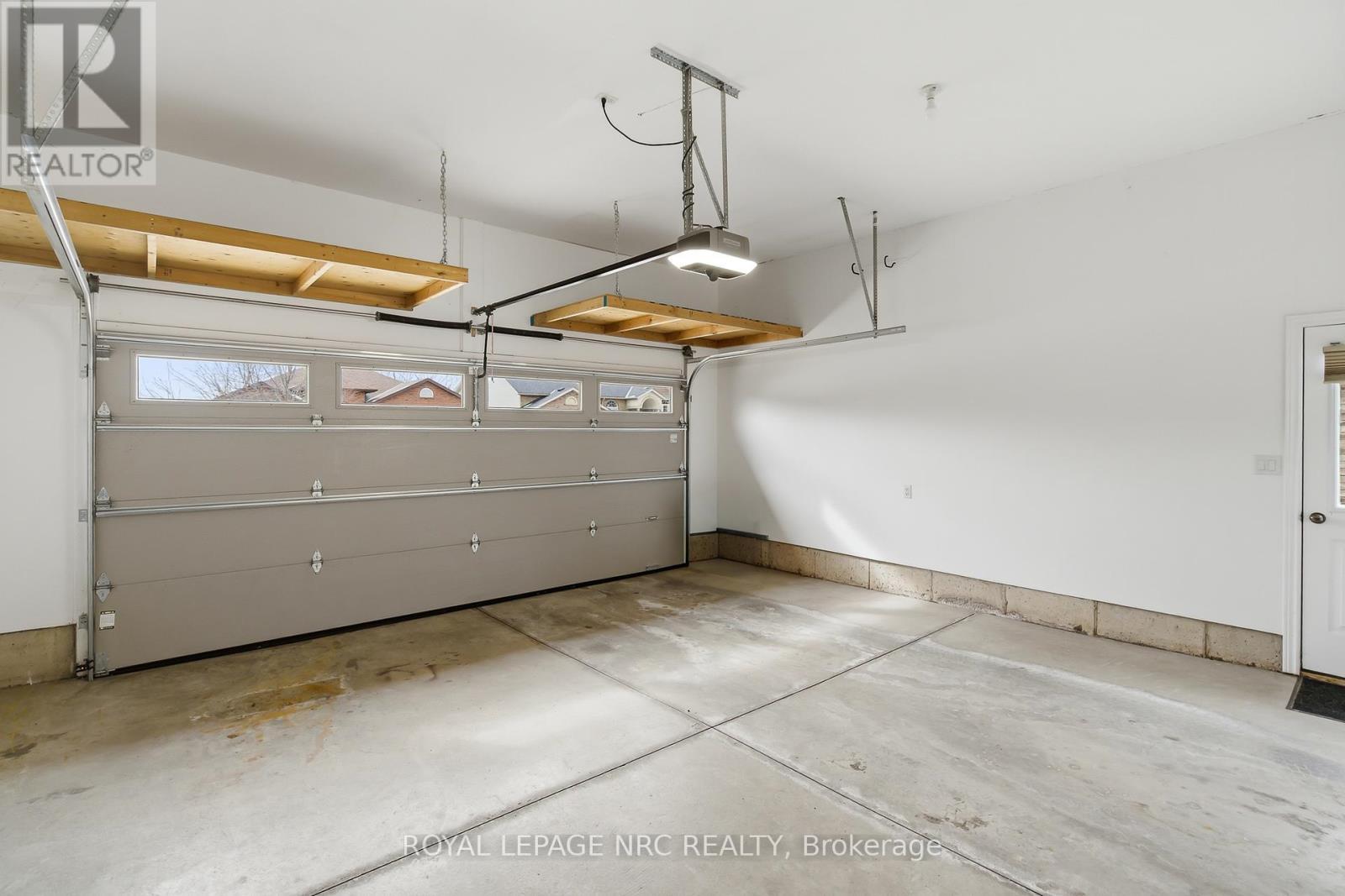 












165 COLBECK DRIVE

,
Welland (Coyle Creek),




Ontario
L3C7M1

