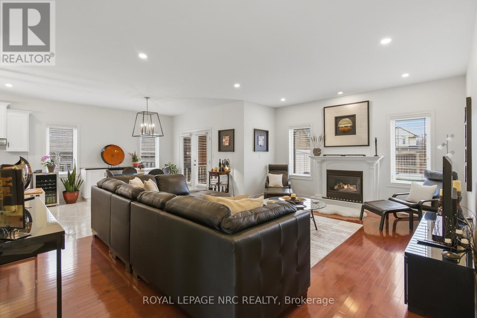 












165 COLBECK DRIVE

,
Welland (Coyle Creek),




Ontario
L3C7M1

