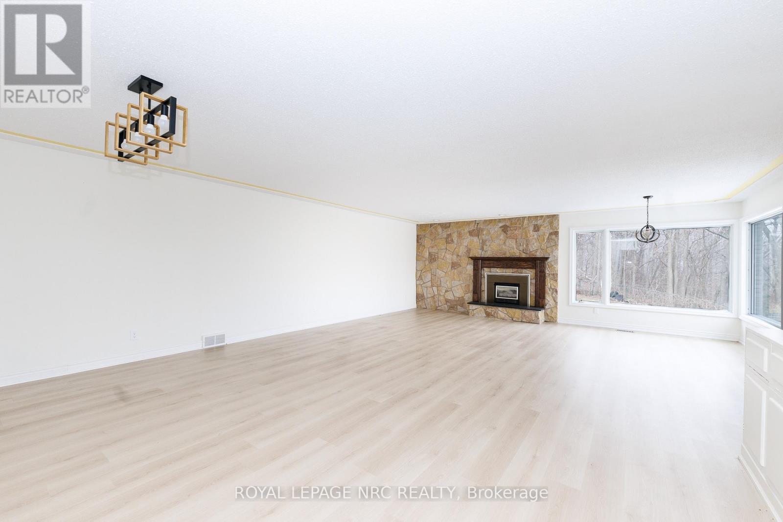 












61 TREMONT DRIVE

,
St. Catharines (Glendale/Glenridge),




Ontario
L2T3Y9

