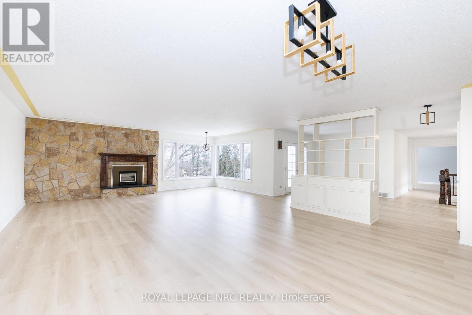 












61 TREMONT DRIVE

,
St. Catharines (Glendale/Glenridge),




Ontario
L2T3Y9

