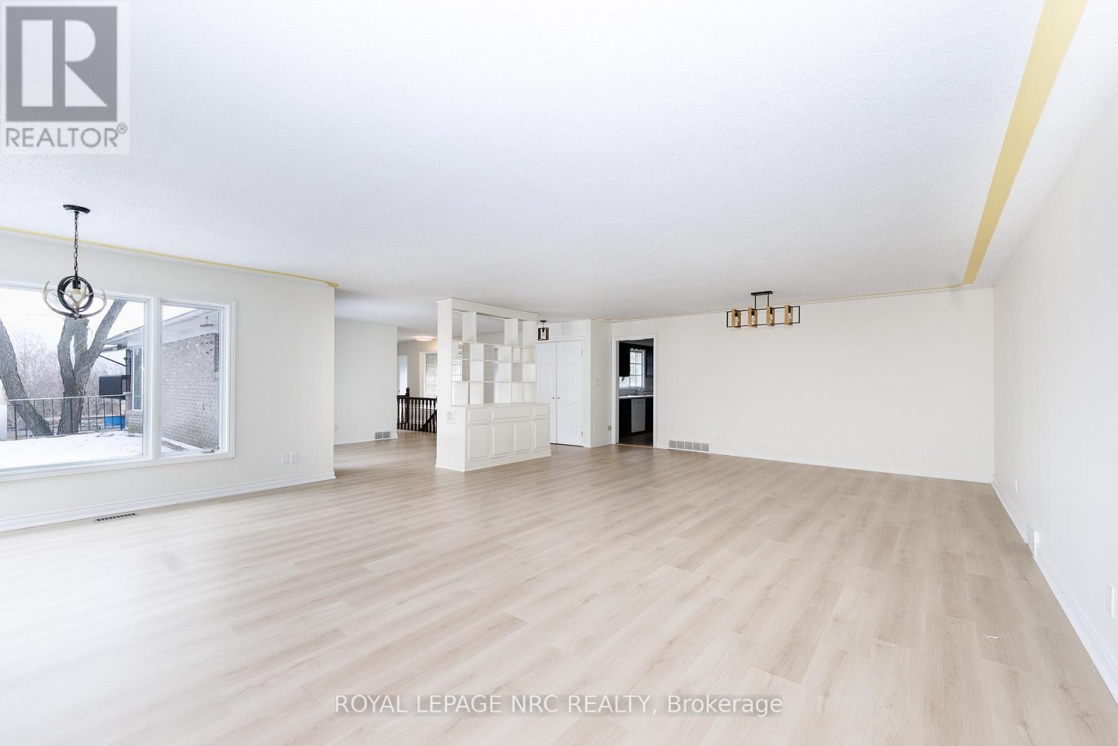 












61 TREMONT DRIVE

,
St. Catharines (Glendale/Glenridge),




Ontario
L2T3Y9

