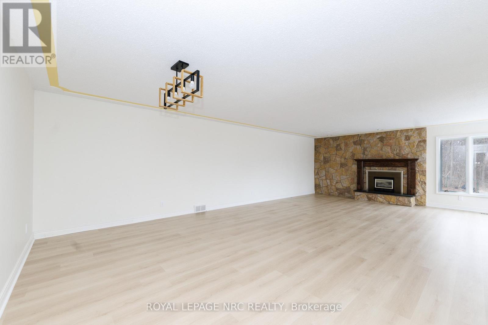 












61 TREMONT DRIVE

,
St. Catharines (Glendale/Glenridge),




Ontario
L2T3Y9

