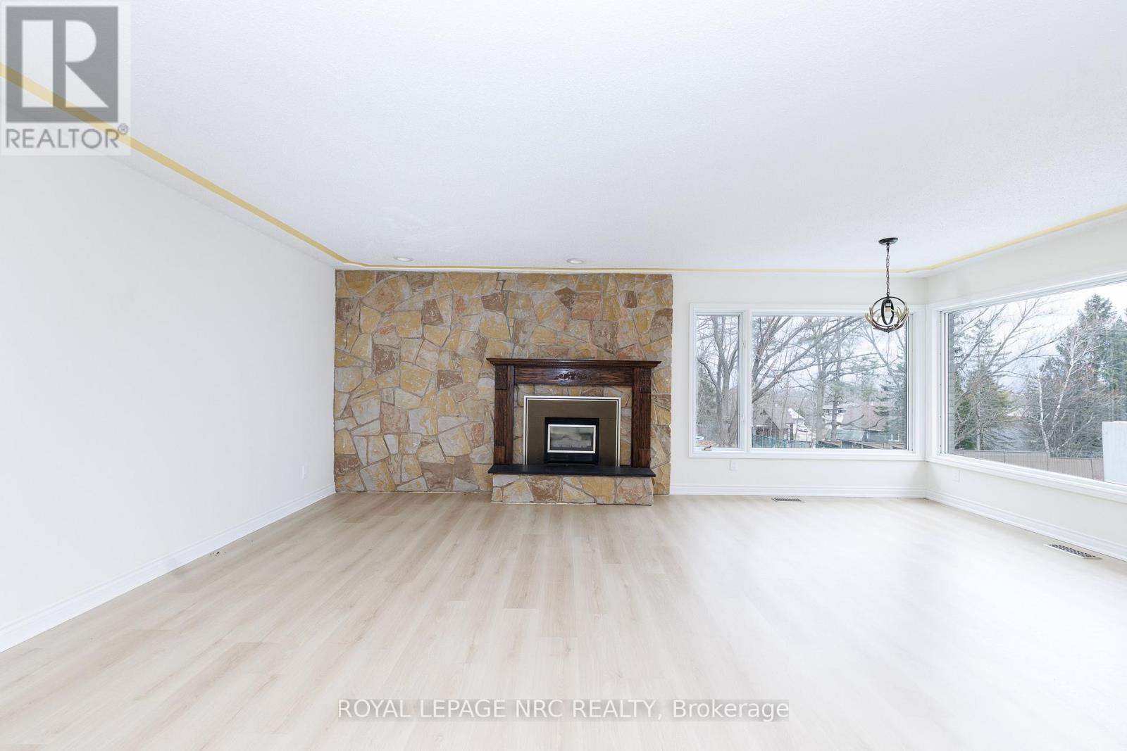 












61 TREMONT DRIVE

,
St. Catharines (Glendale/Glenridge),




Ontario
L2T3Y9


