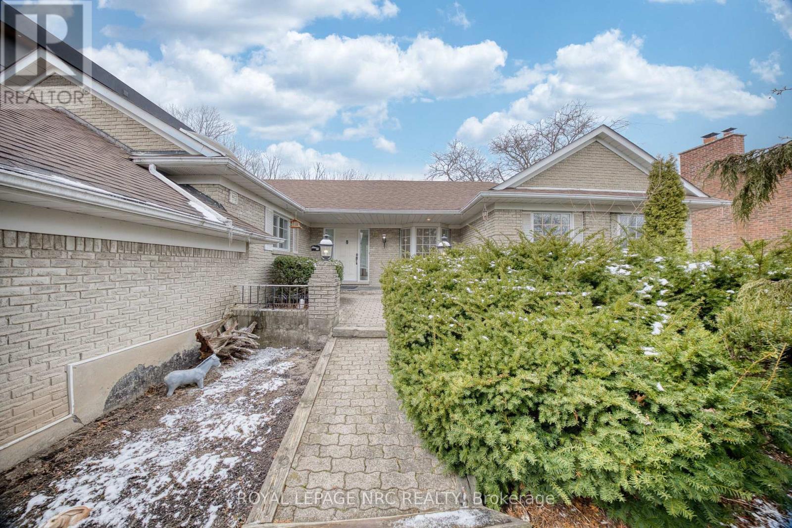 












61 TREMONT DRIVE

,
St. Catharines (Glendale/Glenridge),




Ontario
L2T3Y9

