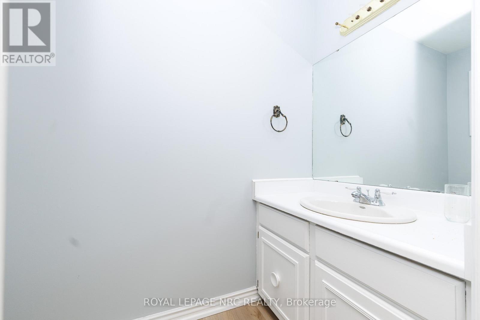 












61 TREMONT DRIVE

,
St. Catharines (Glendale/Glenridge),




Ontario
L2T3Y9

