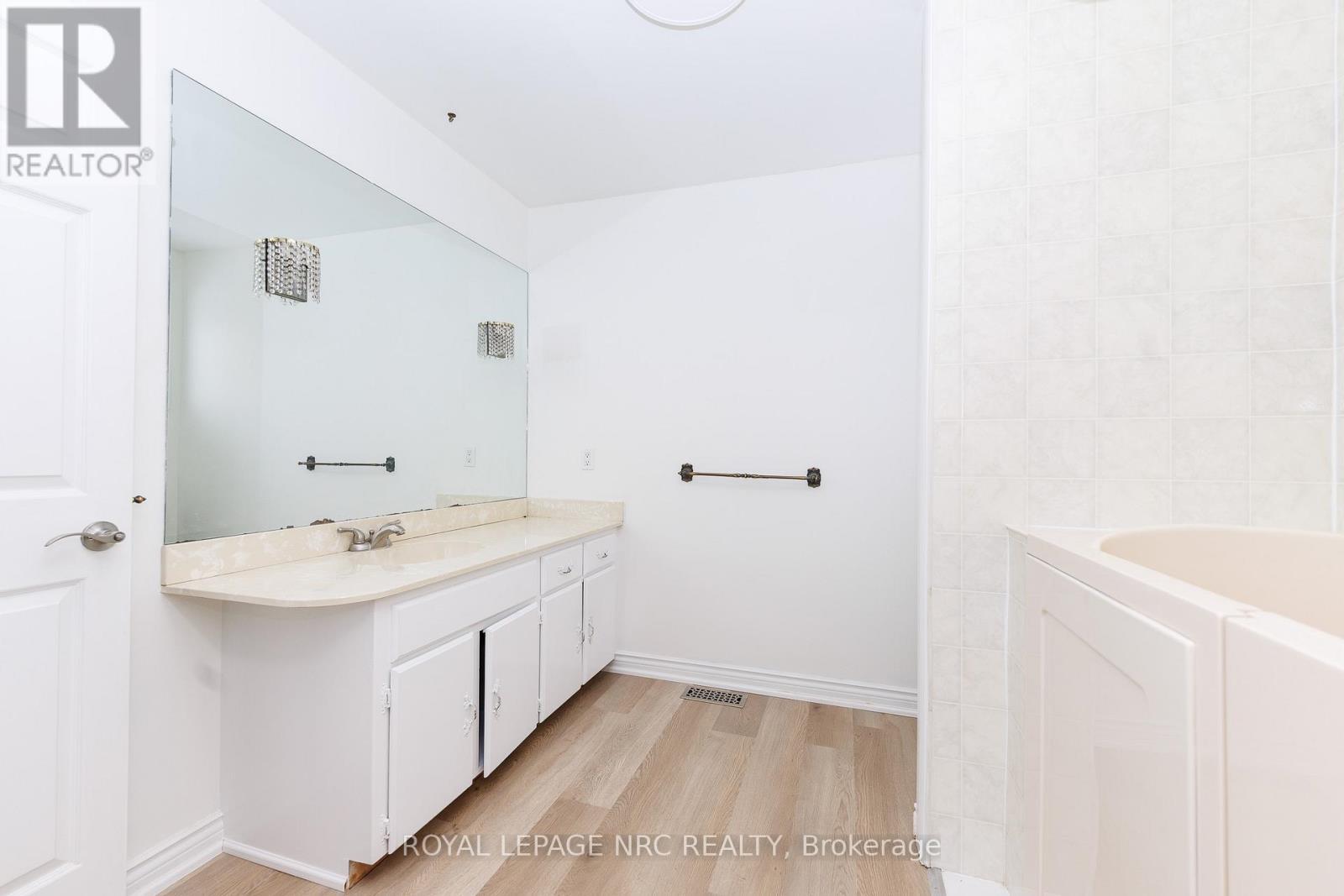 












61 TREMONT DRIVE

,
St. Catharines (Glendale/Glenridge),




Ontario
L2T3Y9

