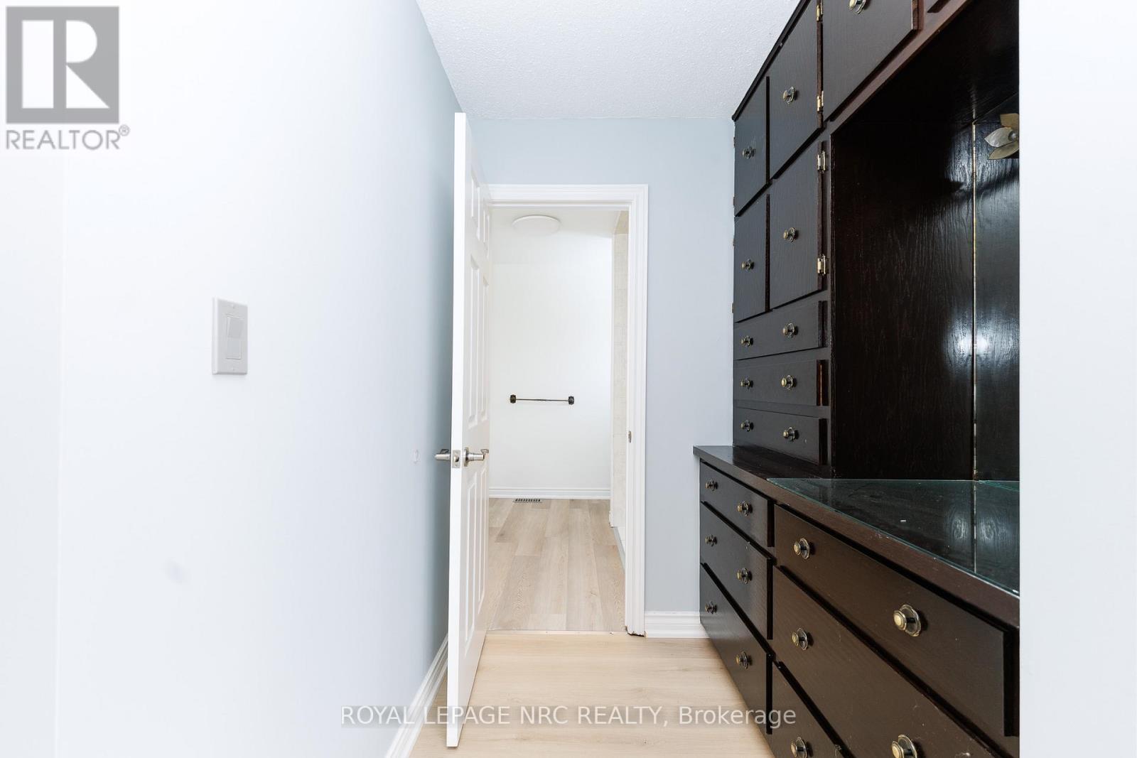 












61 TREMONT DRIVE

,
St. Catharines (Glendale/Glenridge),




Ontario
L2T3Y9

