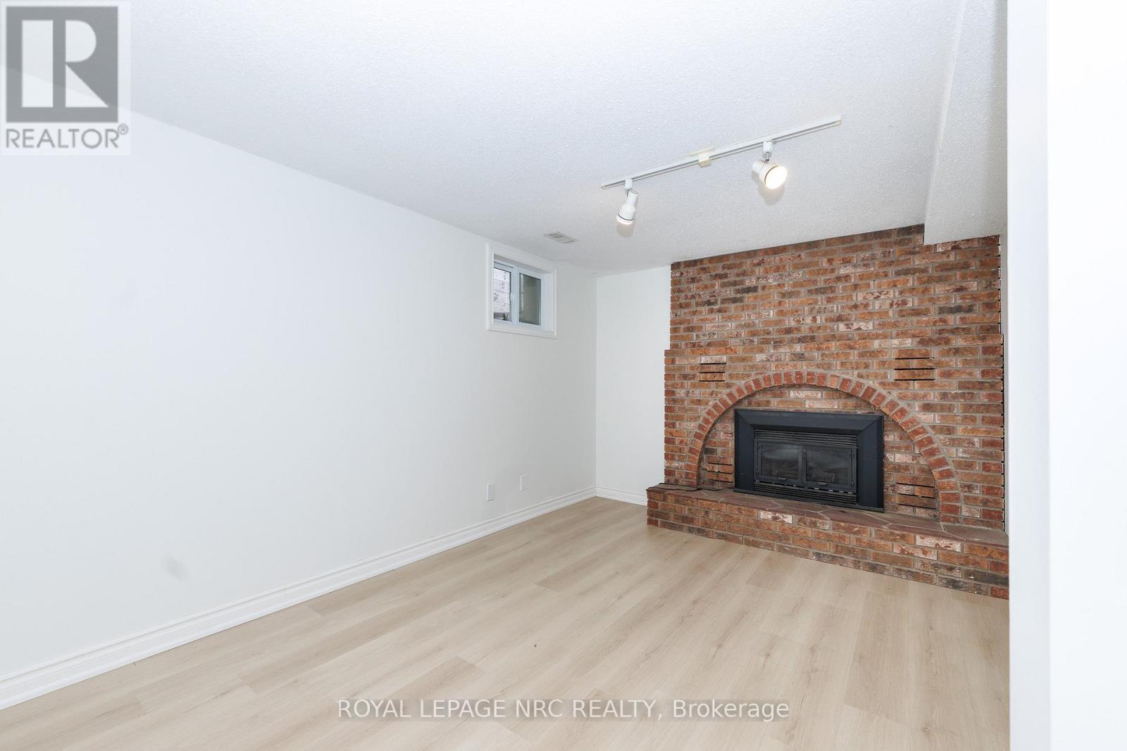 












61 TREMONT DRIVE

,
St. Catharines (Glendale/Glenridge),




Ontario
L2T3Y9

