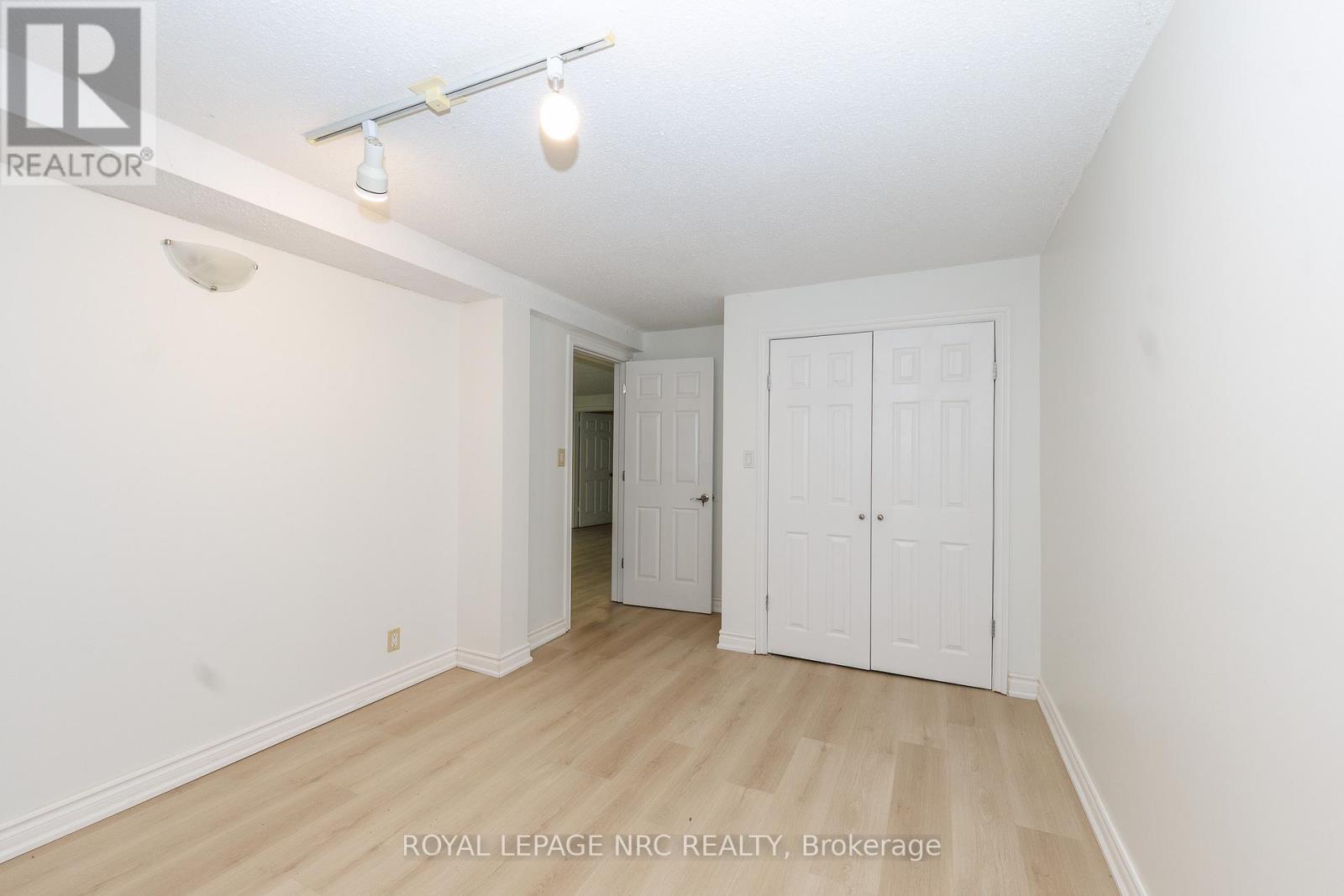 












61 TREMONT DRIVE

,
St. Catharines (Glendale/Glenridge),




Ontario
L2T3Y9


