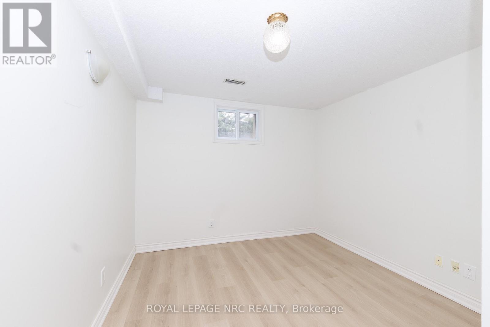 












61 TREMONT DRIVE

,
St. Catharines (Glendale/Glenridge),




Ontario
L2T3Y9

