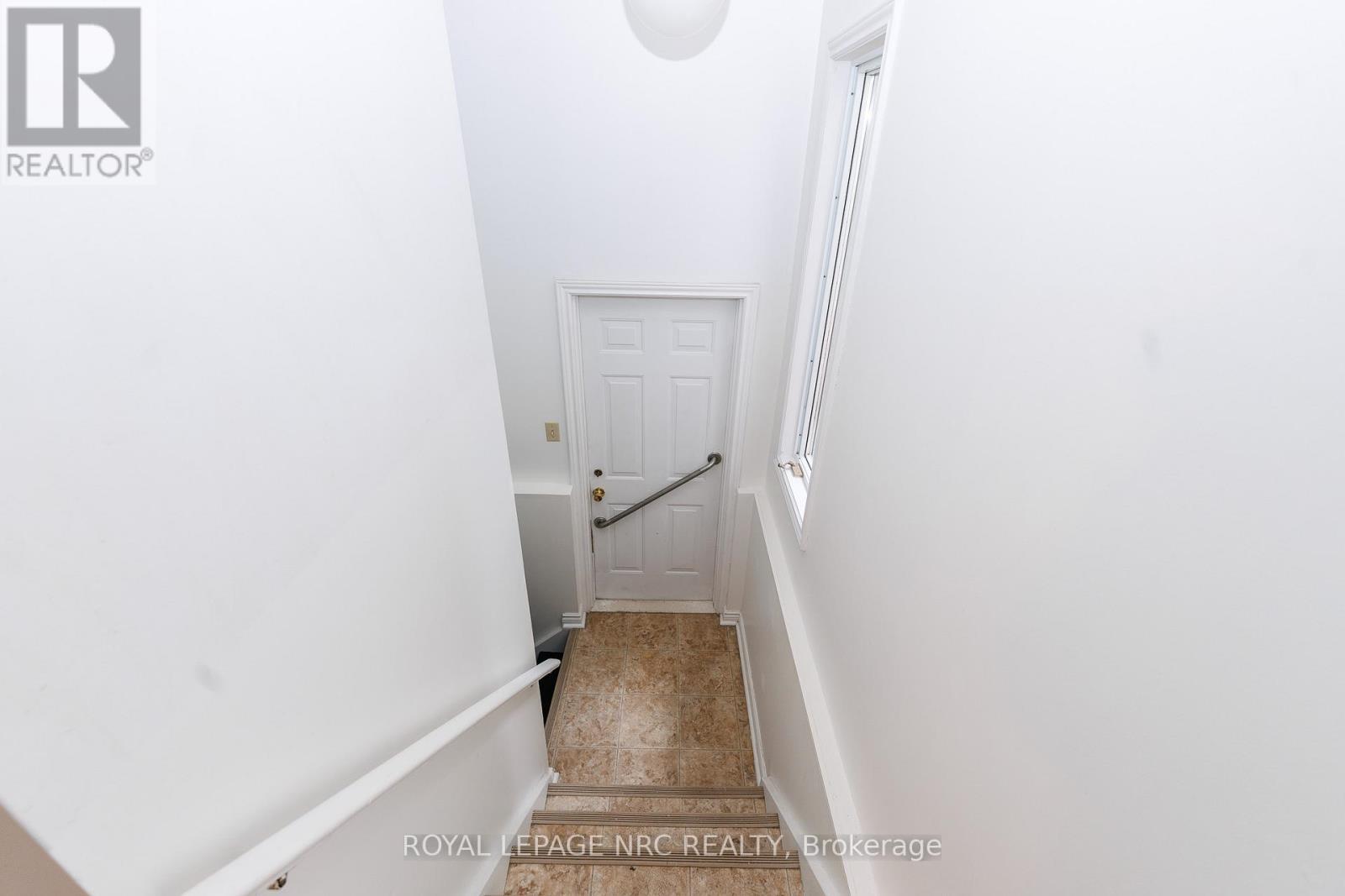 












61 TREMONT DRIVE

,
St. Catharines (Glendale/Glenridge),




Ontario
L2T3Y9

