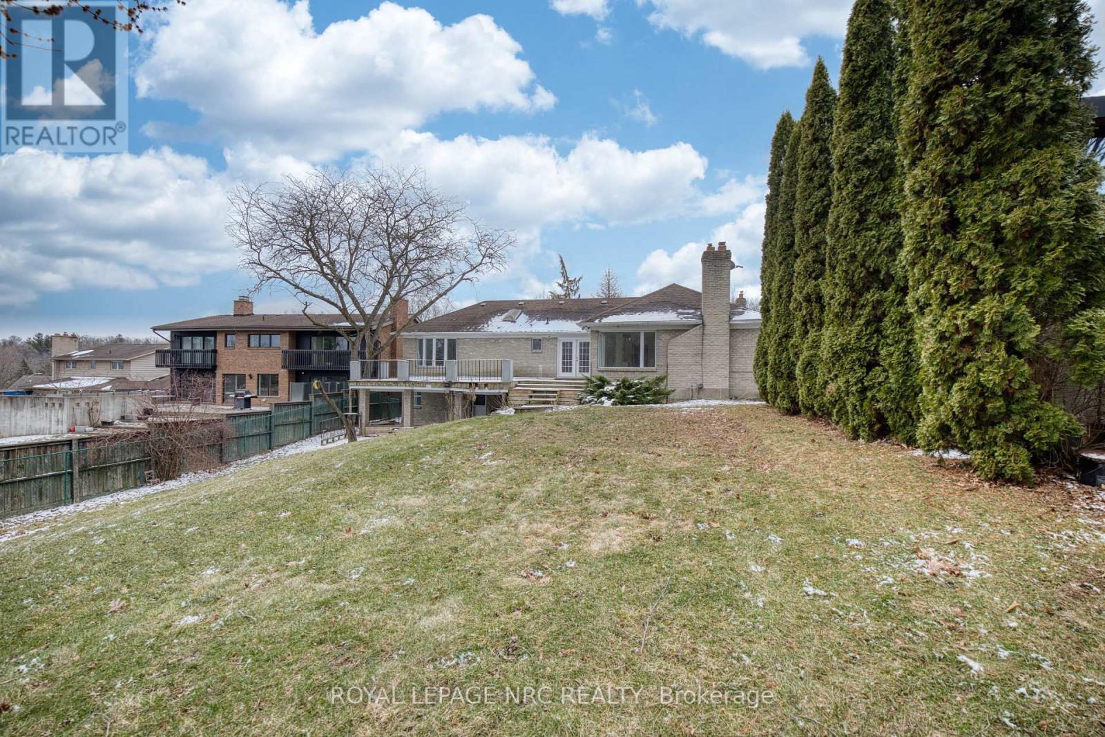 












61 TREMONT DRIVE

,
St. Catharines (Glendale/Glenridge),




Ontario
L2T3Y9

