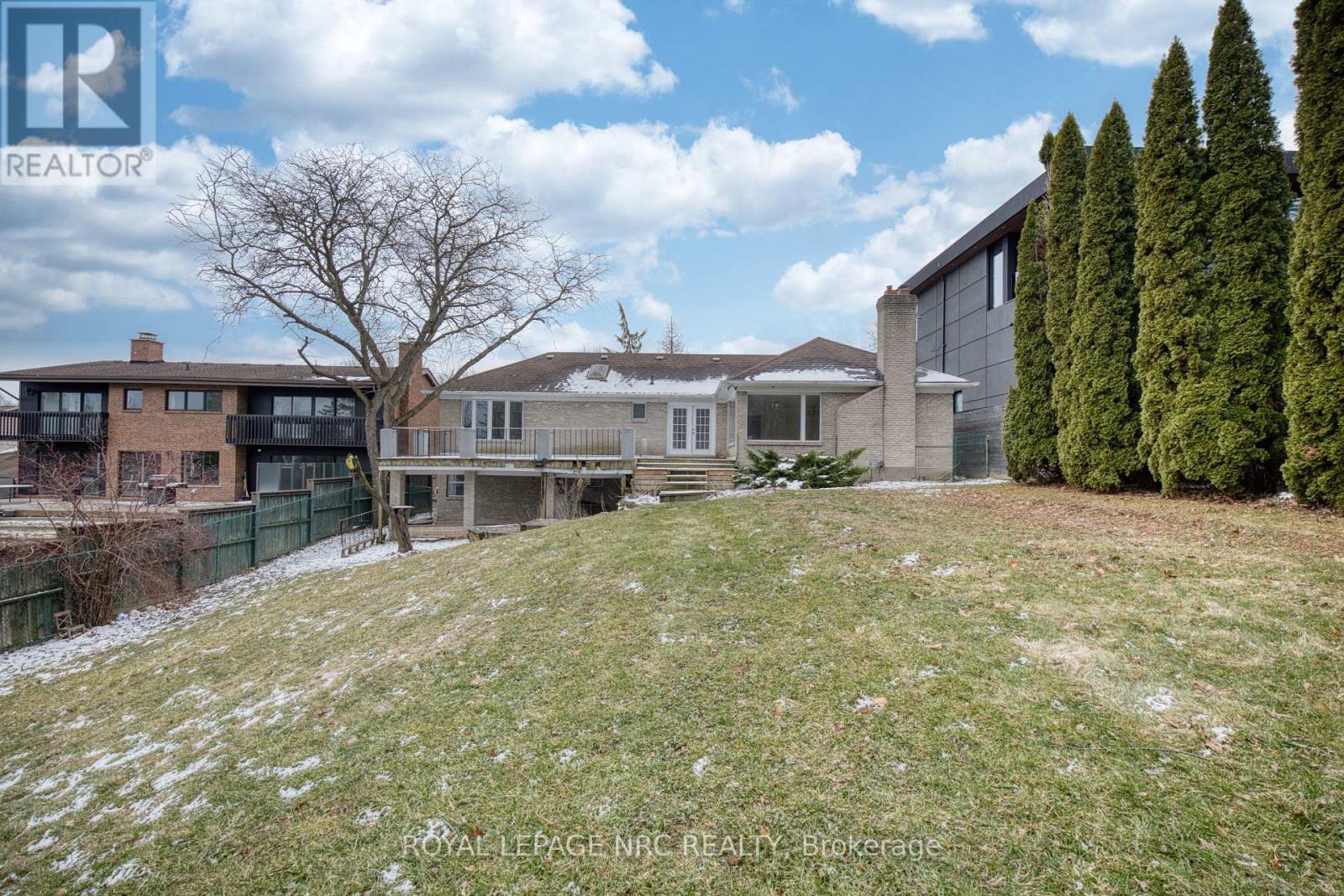 












61 TREMONT DRIVE

,
St. Catharines (Glendale/Glenridge),




Ontario
L2T3Y9

