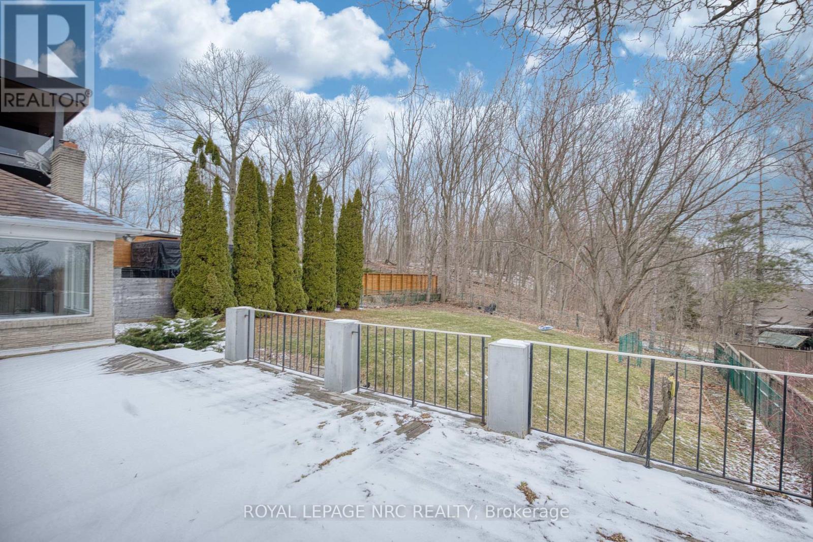 












61 TREMONT DRIVE

,
St. Catharines (Glendale/Glenridge),




Ontario
L2T3Y9

