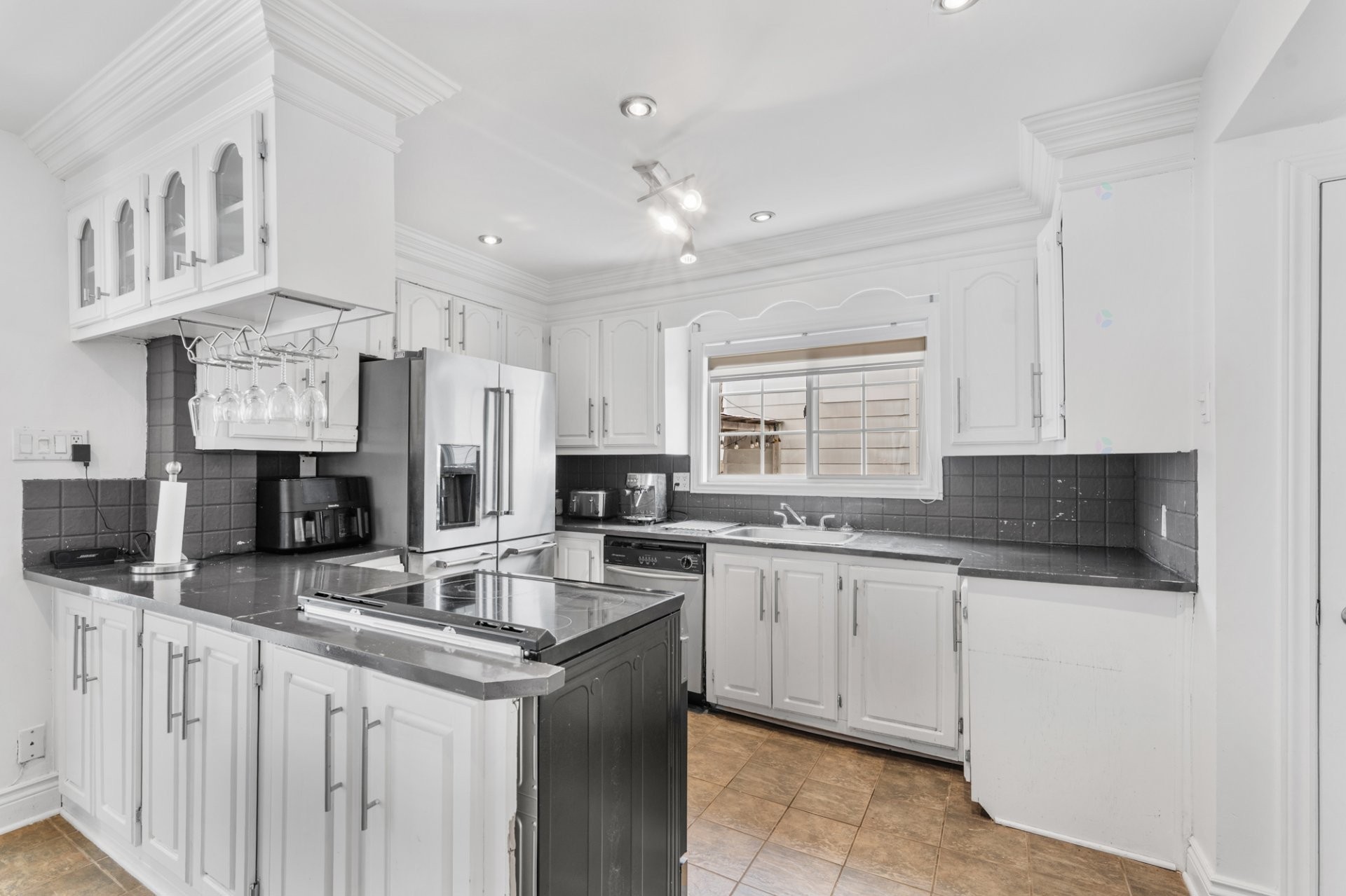 









20


Rue Létourneau

,
Laval (Sainte-Rose),




QC
H7L2E1

