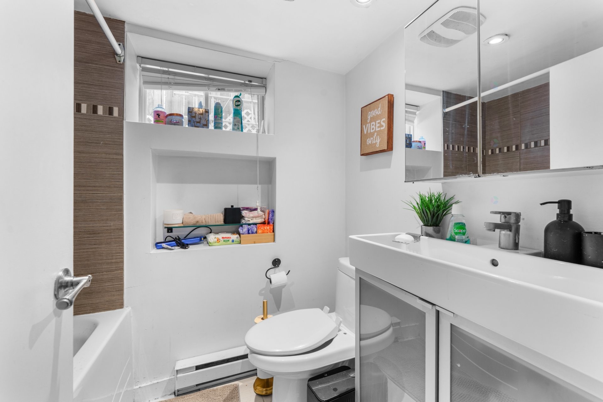 









20


Rue Létourneau

,
Laval (Sainte-Rose),




QC
H7L2E1

