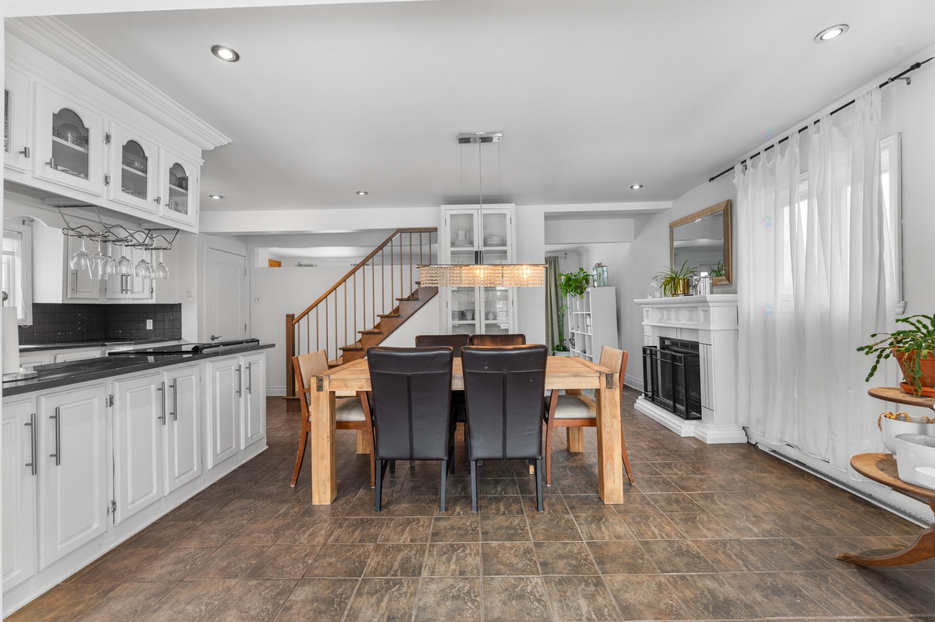 









20


Rue Létourneau

,
Laval (Sainte-Rose),




QC
H7L2E1

