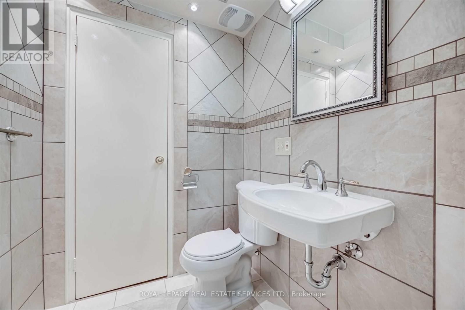 












106 - 100 COE HILL DRIVE

,
Toronto,




Ontario
M6S3E1

