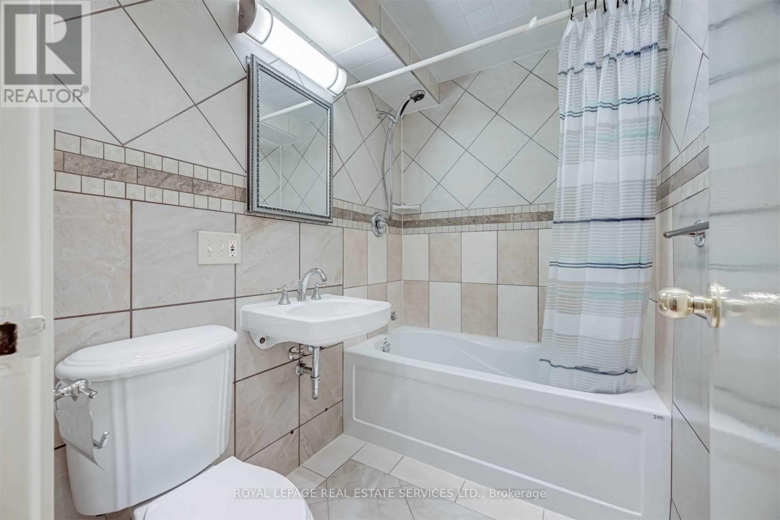 












106 - 100 COE HILL DRIVE

,
Toronto,




Ontario
M6S3E1

