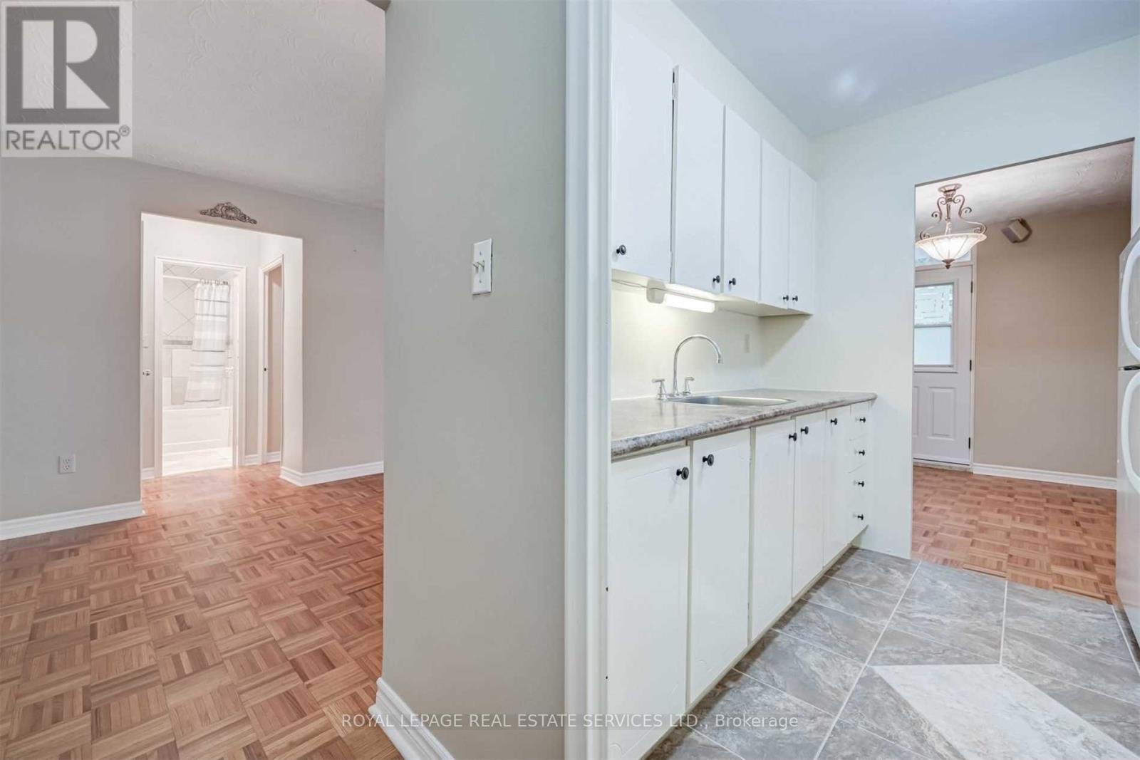 












106 - 100 COE HILL DRIVE

,
Toronto,




Ontario
M6S3E1

