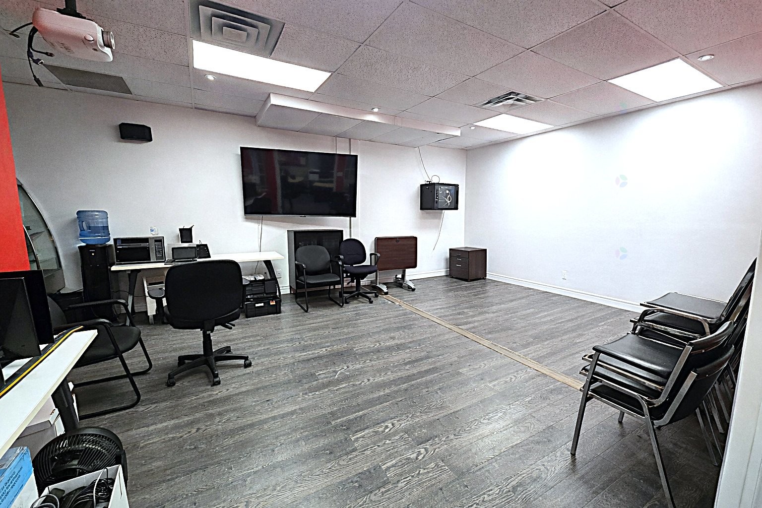 









1527


Desserte Nord Laval (A-440) O.

, 230,
Laval (Chomedey),




QC
H7L3W3

