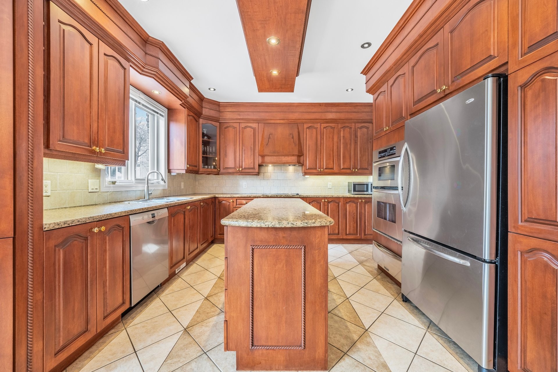 









3402


Av. des Ambassadeurs

,
Laval (Duvernay),




QC
H7E5M3

