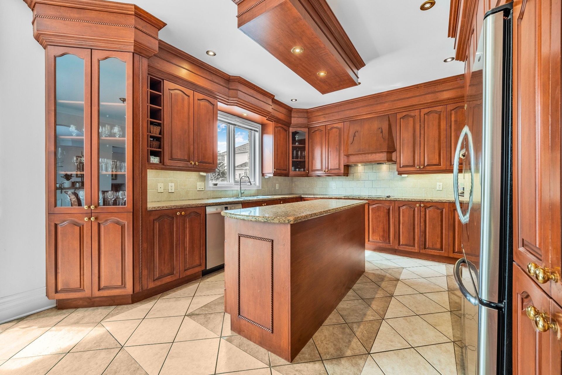 









3402


Av. des Ambassadeurs

,
Laval (Duvernay),




QC
H7E5M3

